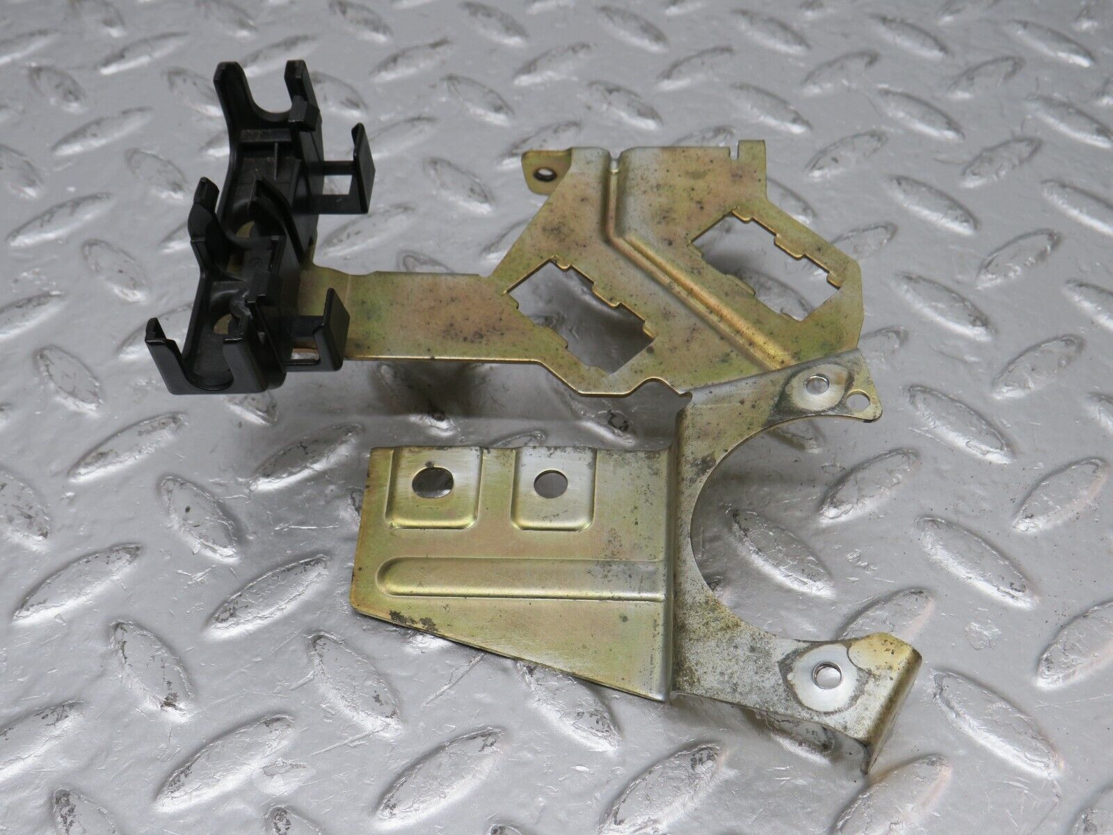 33309 Mercedes-Benz W202 C180 Relay Holder Bracket
