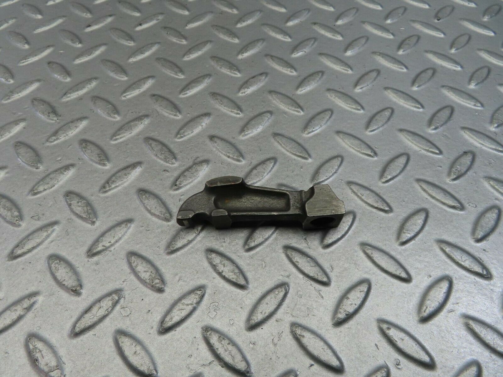 9139 Mercedes-Benz W108 Valve Rocker Arm With Retaining Spring