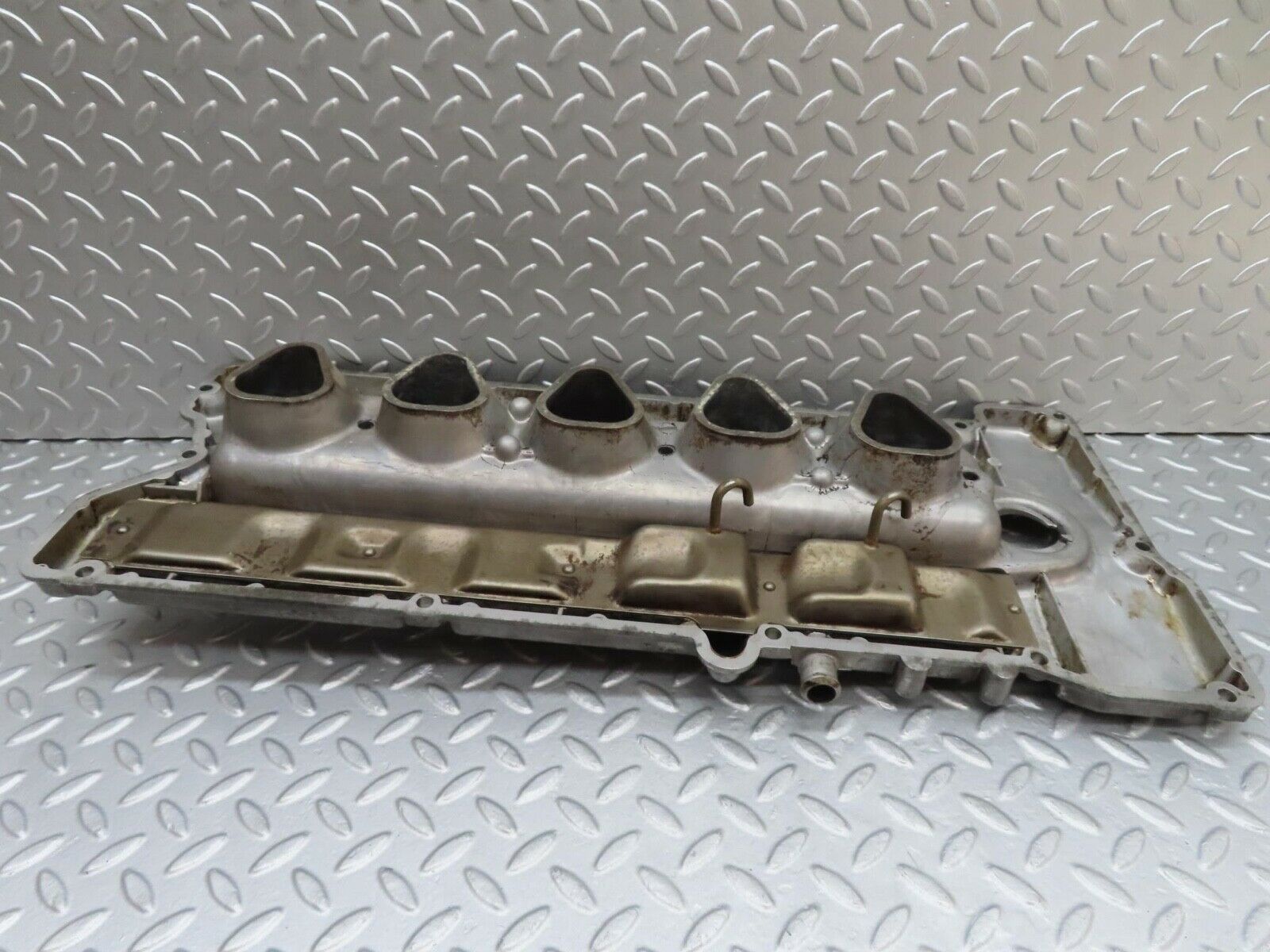 16073 Mercedes-Benz W123 280E Cylinder Head Valve Cover 1100160905