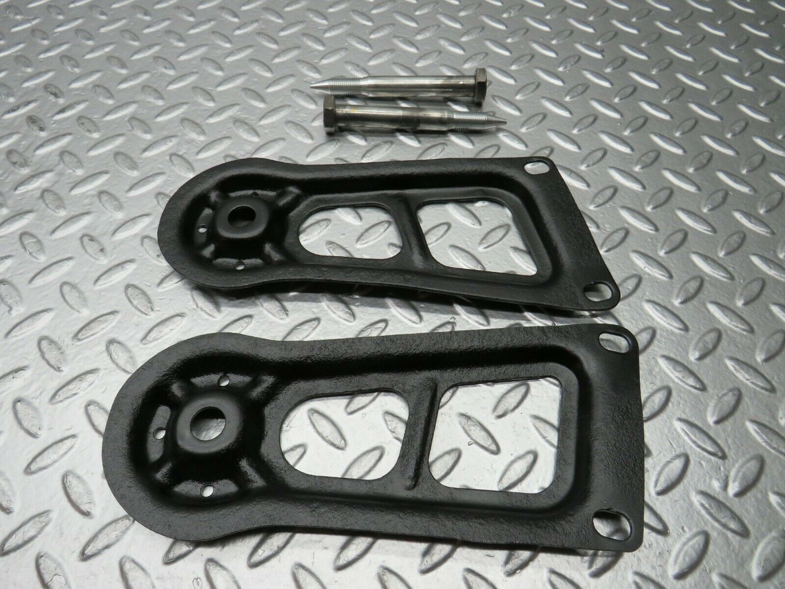 24102 Mercedes-Benz W123 280E Rear Suspension Axle Mounting Bracket