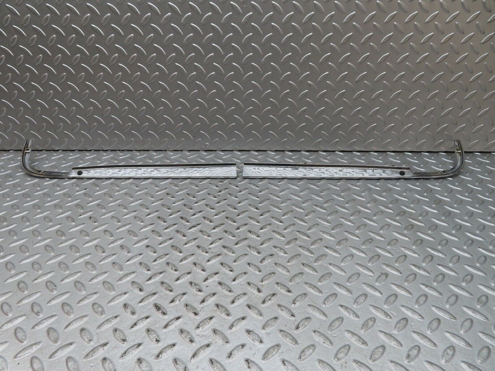 17618 Mercedes-Benz W116 450SEL Trunk Lid Chrome Moulding Trim Pair