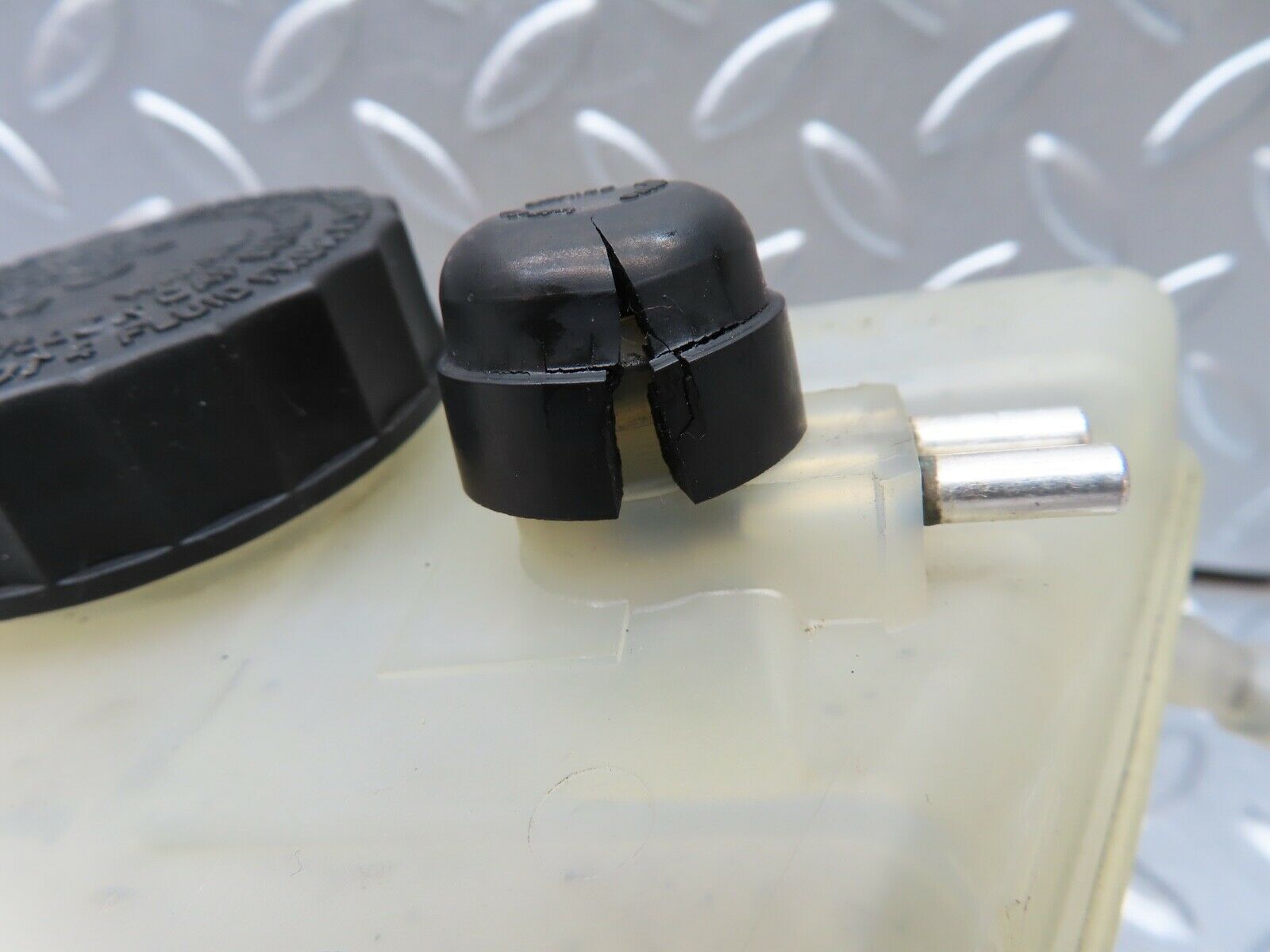 20104 Mercedes-Benz R129 300SL Coupe Brake Fluid Reservoir Tank