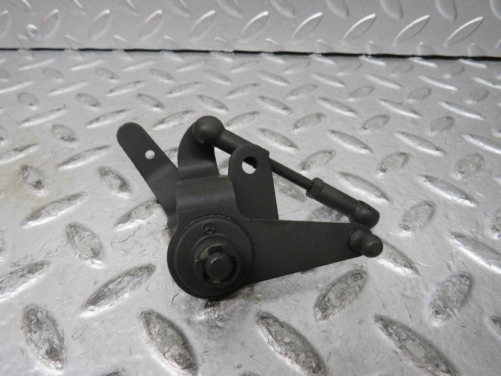 27448 Mercedes-Benz W123 280E Throttle Linkage