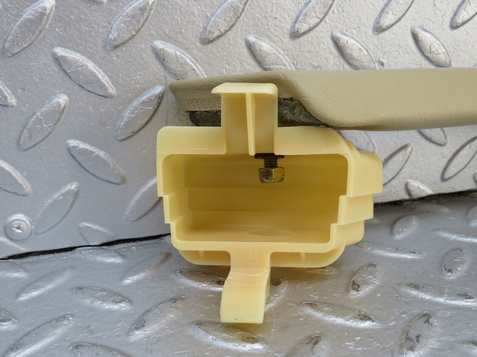 36722 Mercedes-Benz W201 190E 2.0L Interior Door Handle Beige Left 2018100351 2017200128