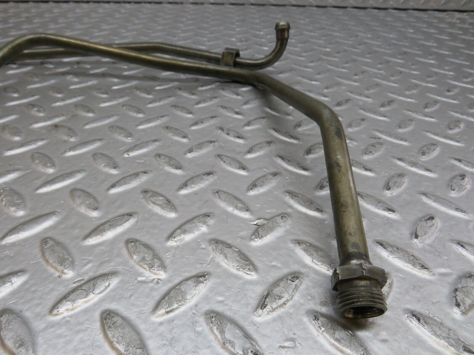 37715 Mercedes-Benz W108 280S Oil Pipe Line