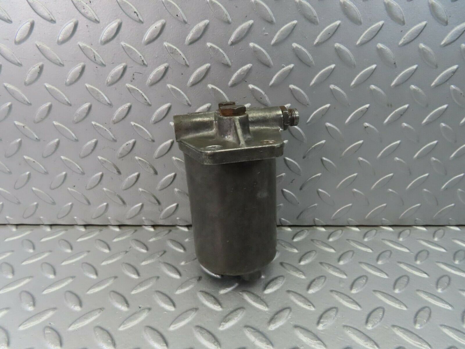 8915 Mercedes-Benz W108 Fuel Filter Housing