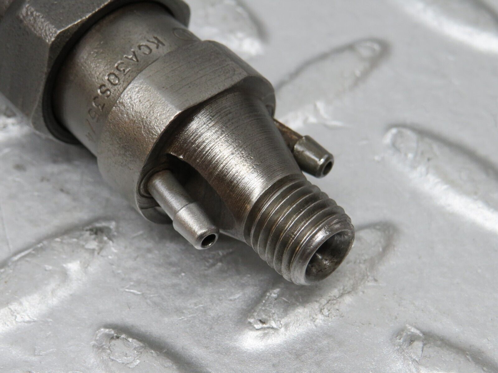 35890 Mercedes-Benz 240D OM616.912 Diesel Fuel Injector Bosch KCA30S35/4