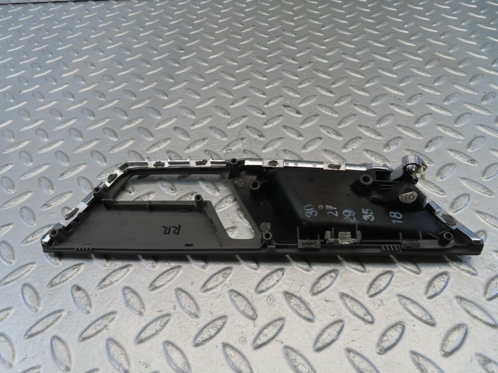 11106 Mercedes-Benz W221 S320 Rear Right Door Handle 2217304648