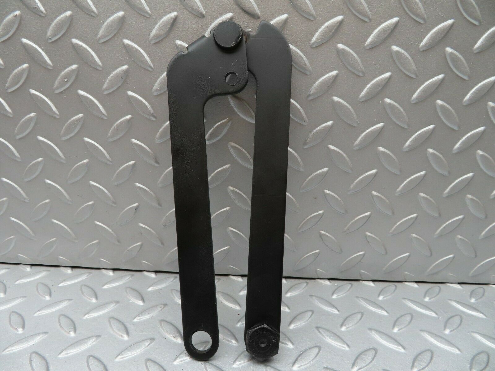 3623 Mercedes-Benz W115 220D Right Bonnet Hinge