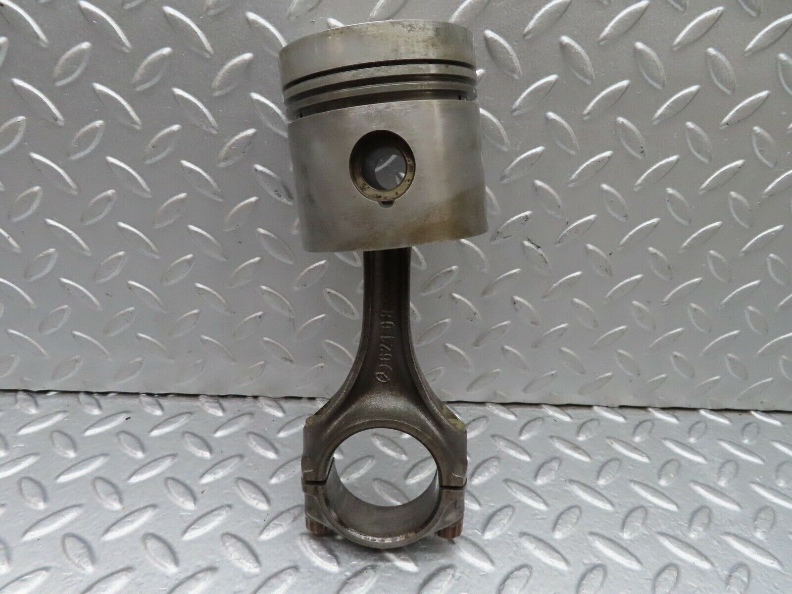 18100 Mercedes-Benz W123 200 Piston With Connecting Rod 86.00 mm