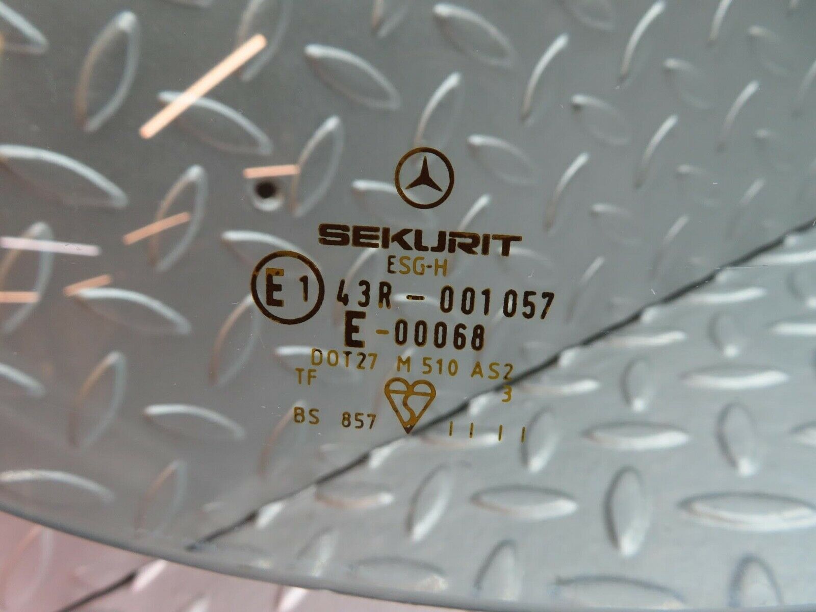 13539 Mercedes-Benz W123 200 Rear Heated Windscreen Glass