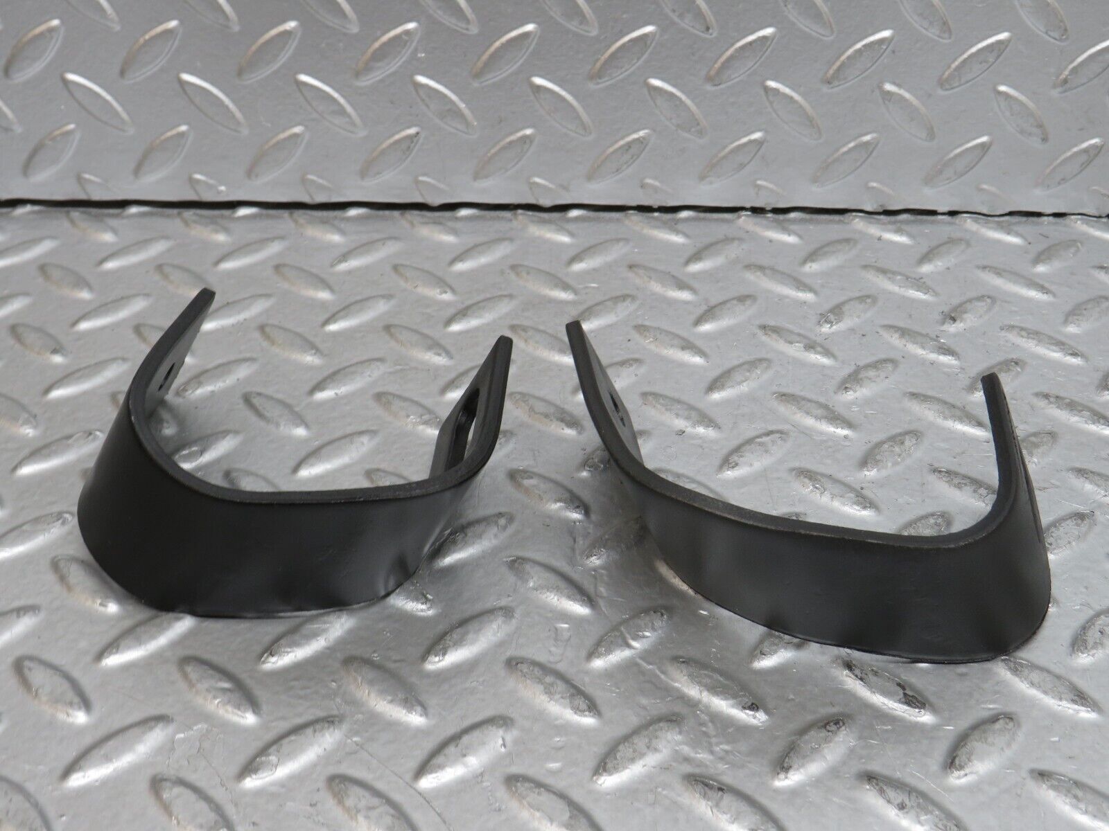 29673 Mercedes-Benz W123 230E Front Bumper Bracket