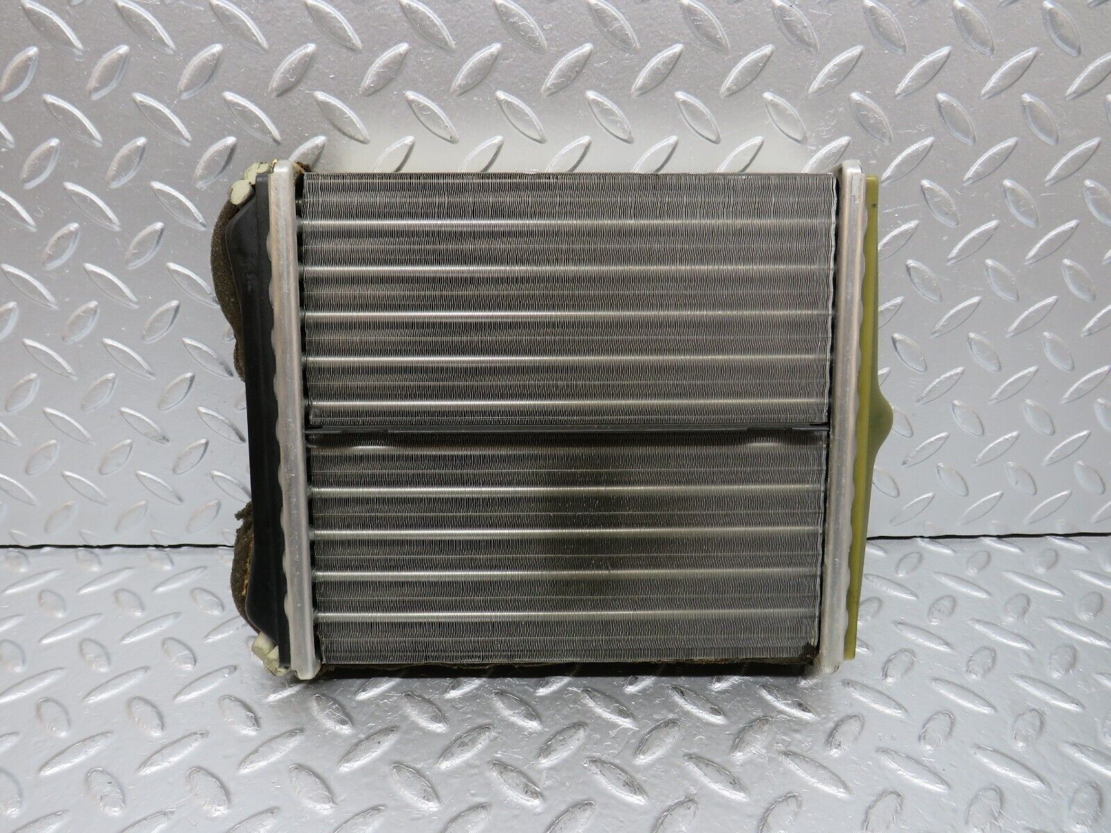 31434 Mercedes-Benz S124 220TE Wagon Heater Radiator Behr 90.565.00.047