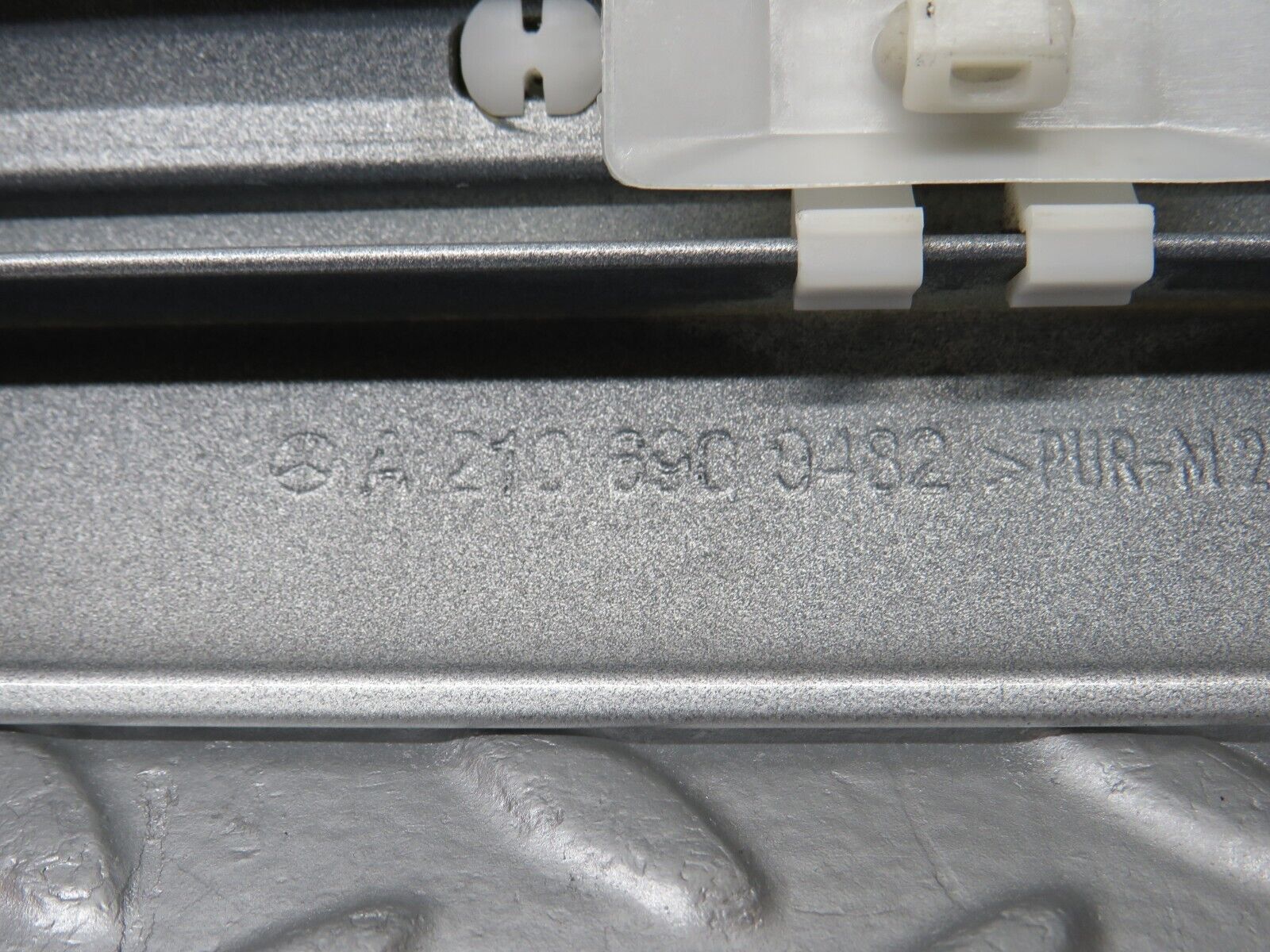 34714 Mercedes-Benz W210 320E Front Right Door Centre Moulding Trim 2106900482