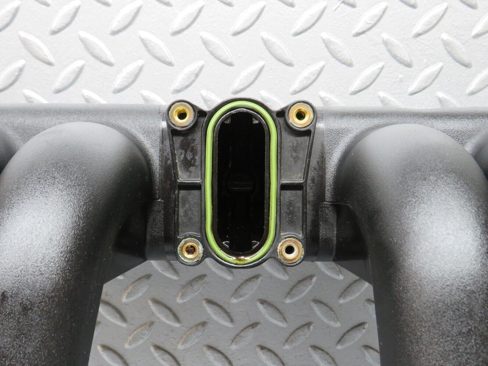 38166 Mercedes-Benz A124 320E Cabriolet Air Intake Manifold 1041413301