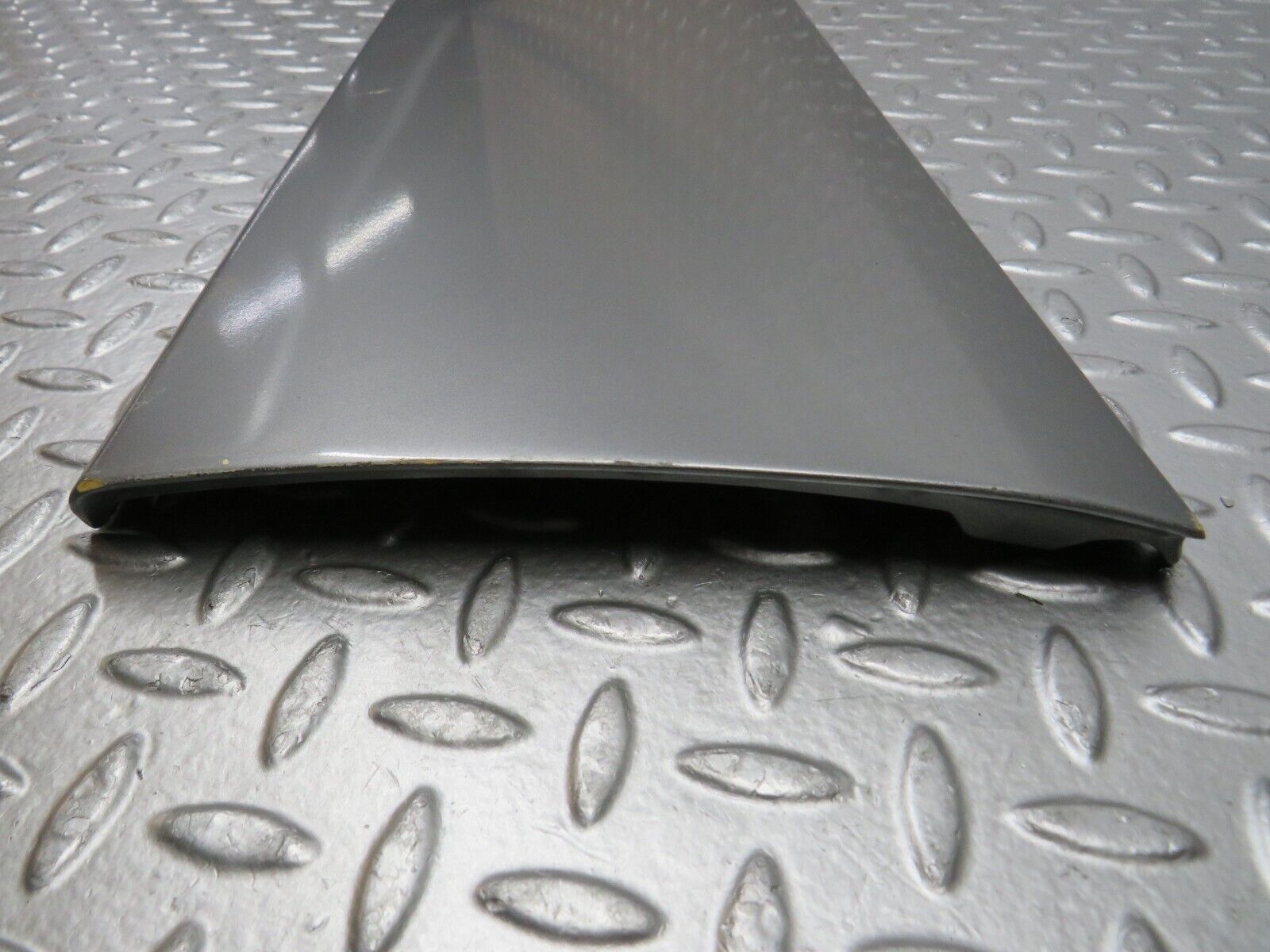 31593 Mercedes-Benz W201 190LE 1.8L Front Right Door Moulding Trim 2016905640