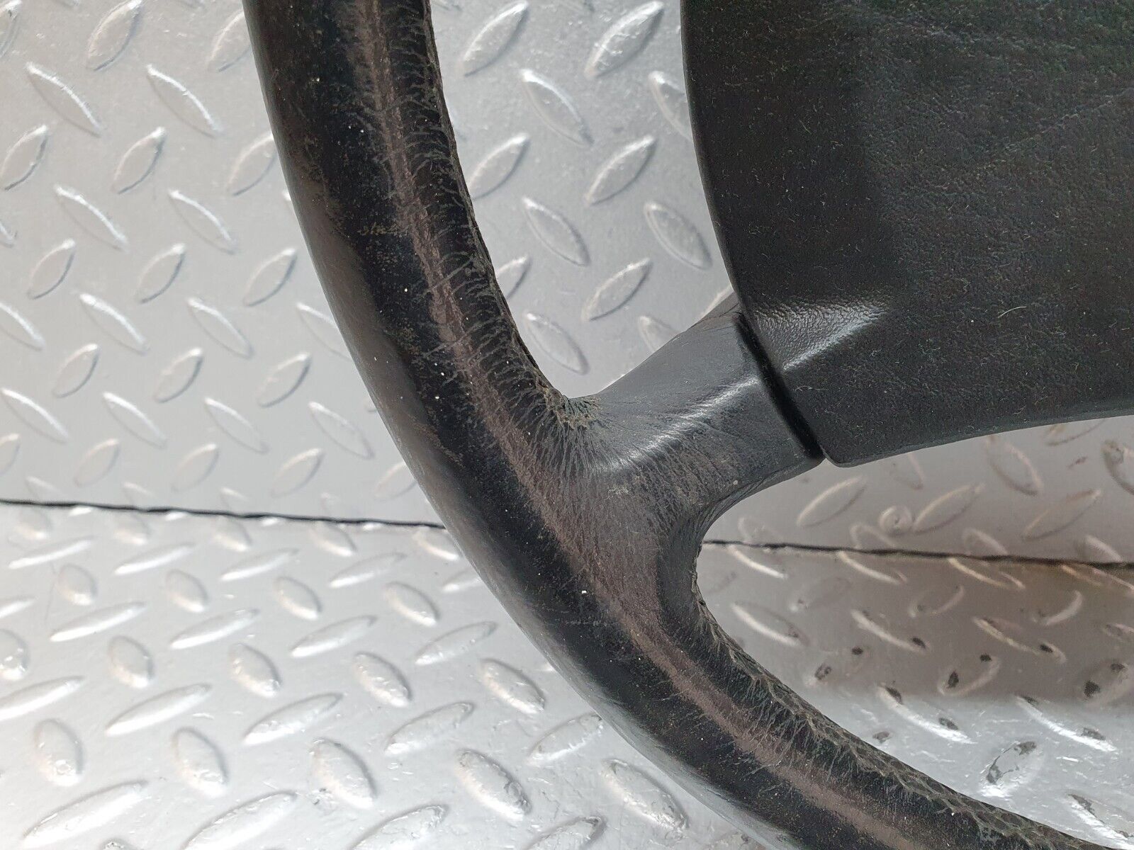 41182 Mercedes-Benz W126 300SE Leather Steering Wheel 1264640017