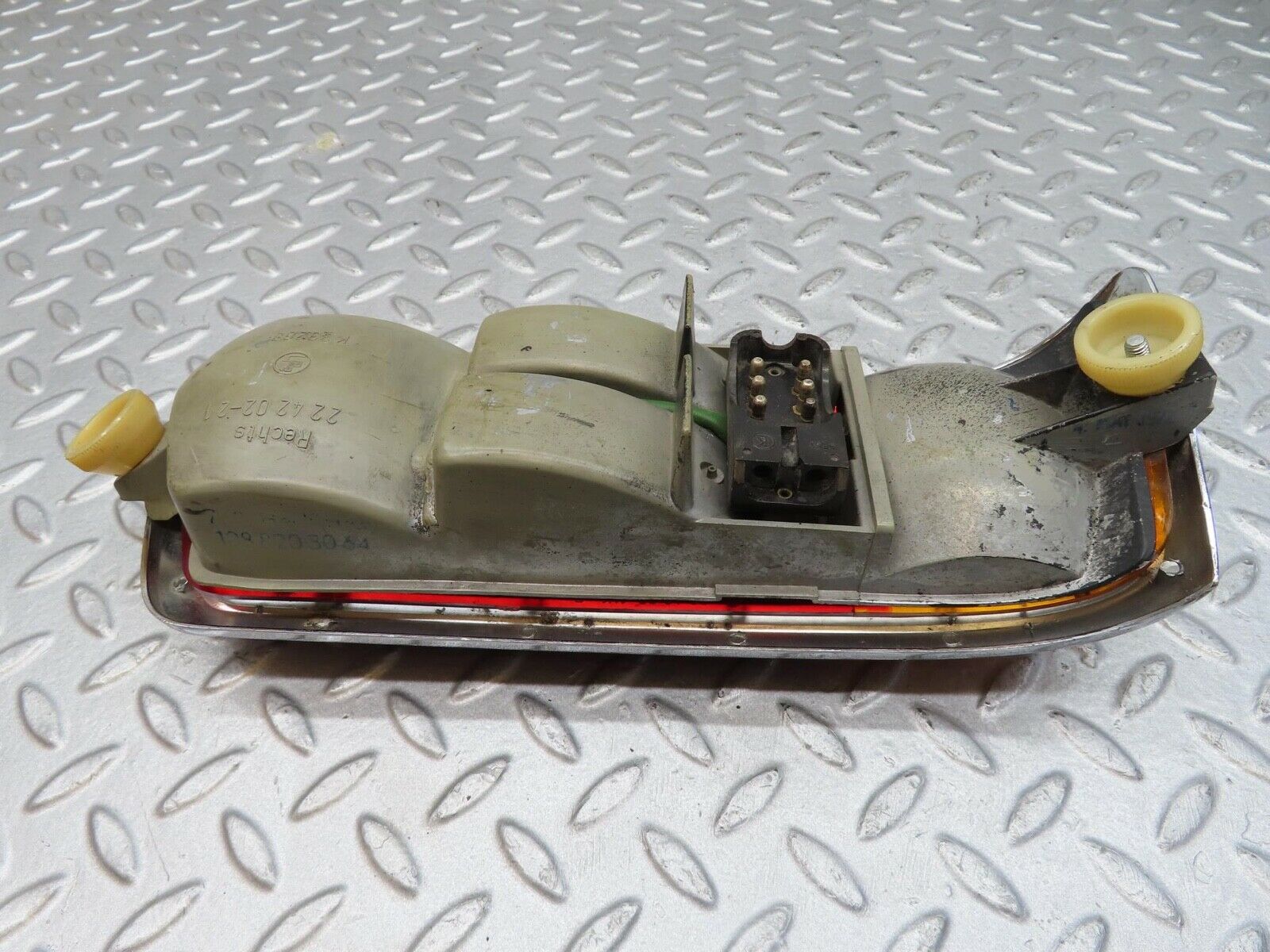 12346 Mercedes-Benz W108 280SE 3.5 Tail Light Right Side 1088203064