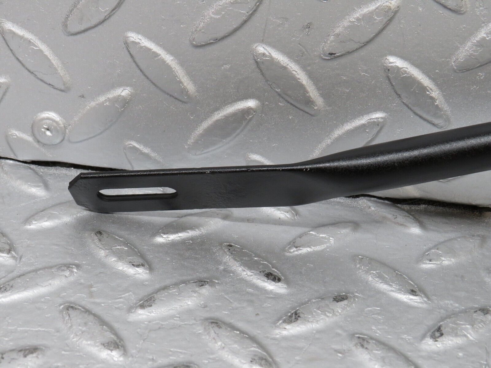 36776 Mercedes-Benz W201 190E 2.0L Horn Bracket Holder