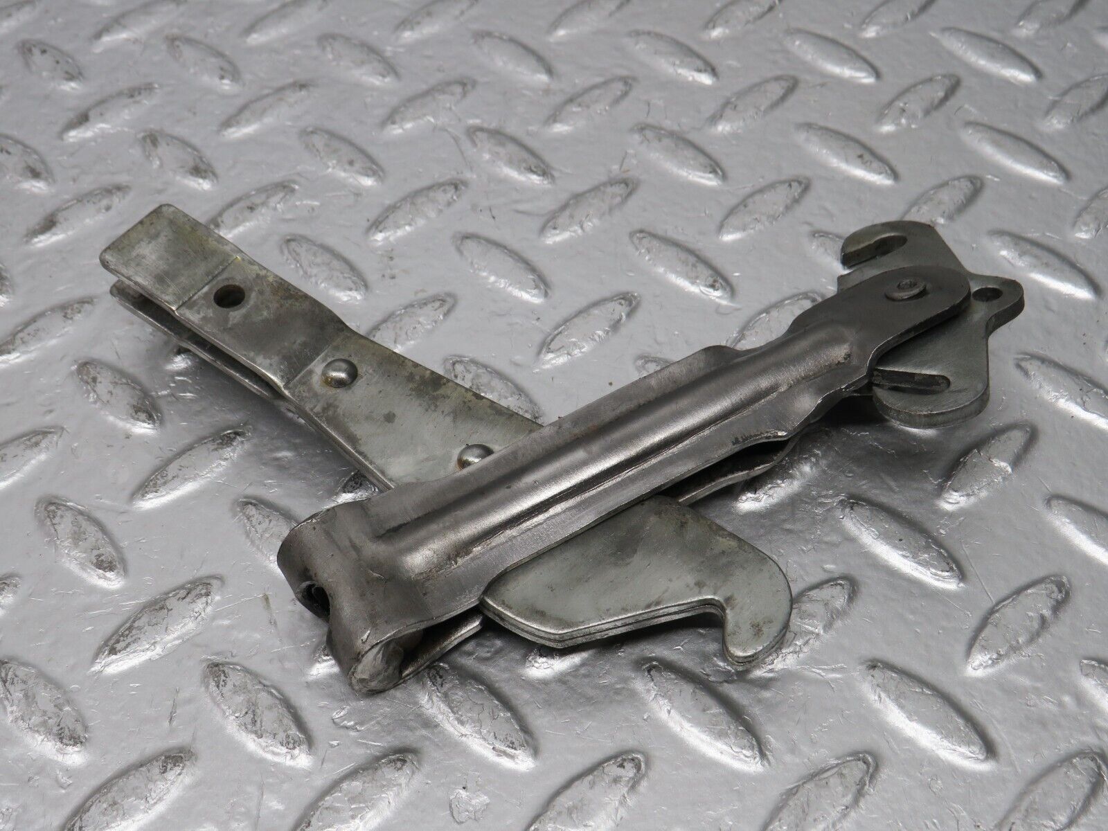 31156 Mercedes-Benz W123 200D Handbrake Adjusting Handbrake Regulator