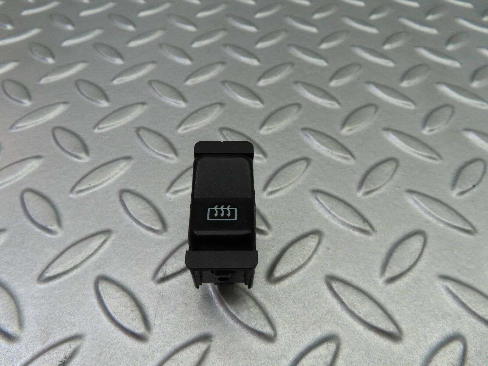 6112 Mercedes-Benz W126 380SE Rear Window Defroster Switch 0008206110