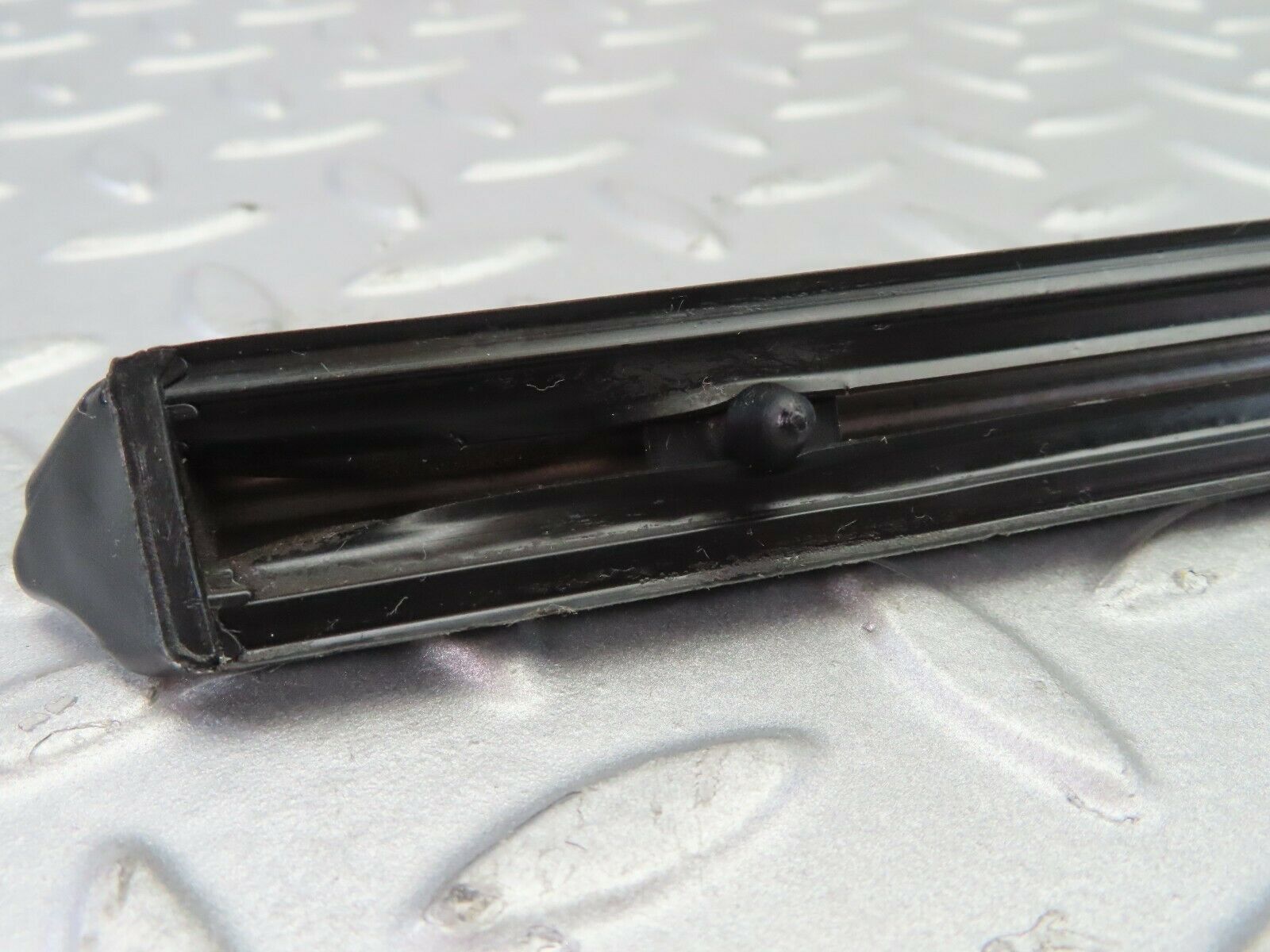 7523 Mercedes-Benz S123 230TE Wagon Centre Fender Wing Chrome Trim Front Left