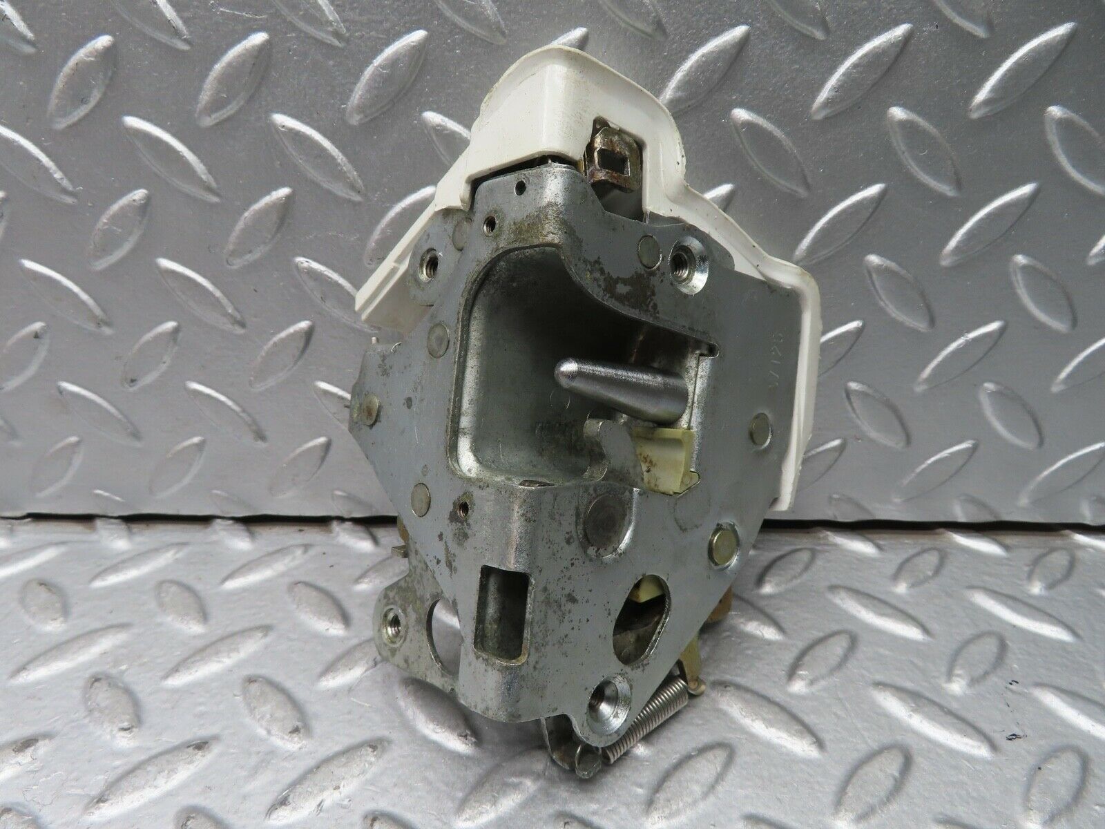 21644 Mercedes-Benz W126 300SE Rear Right Door Lock Mechanism 1237330208