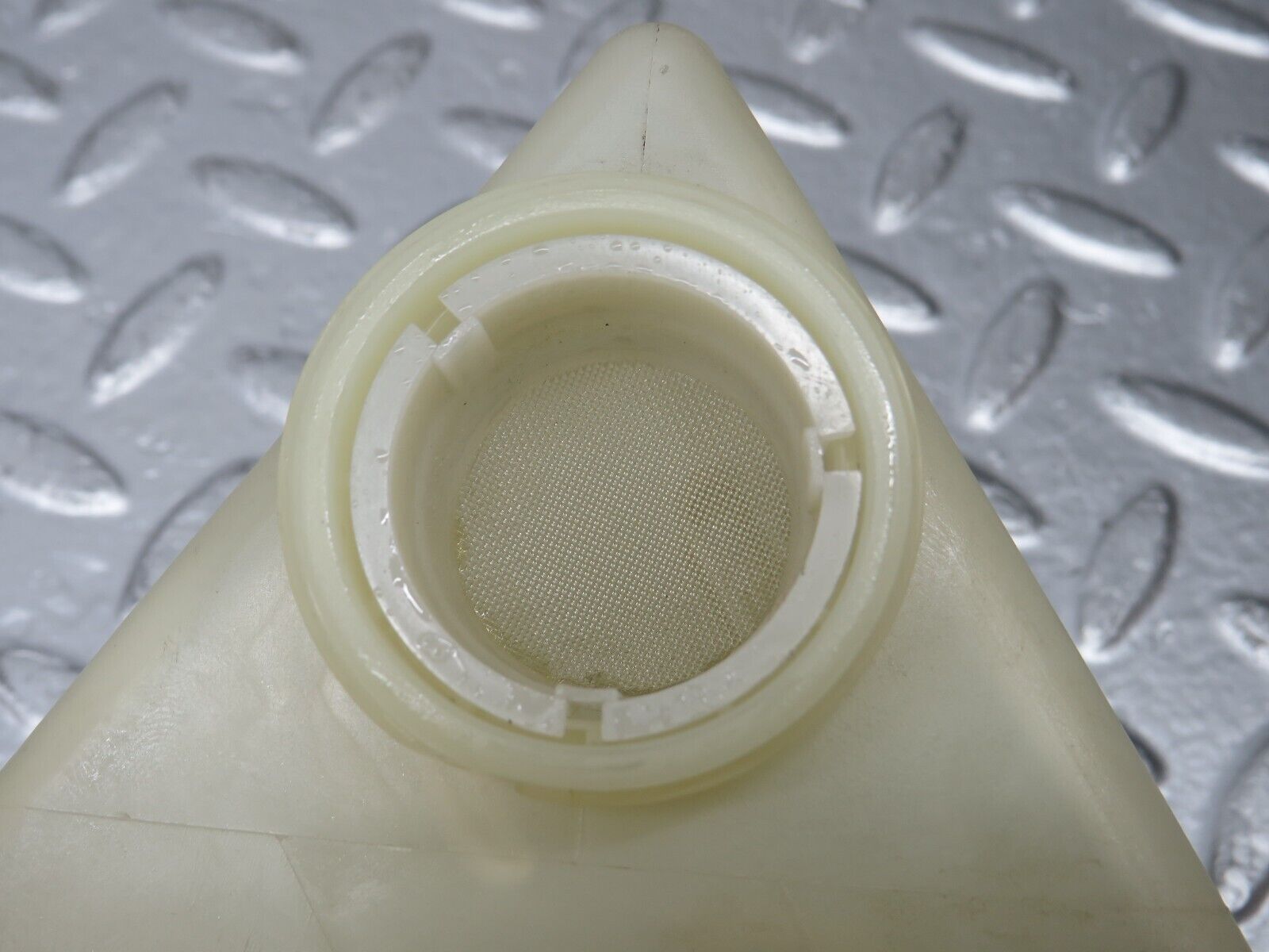 33288 Mercedes-Benz W202 C180 Brake Fluid Reservoir Tank 2024300002