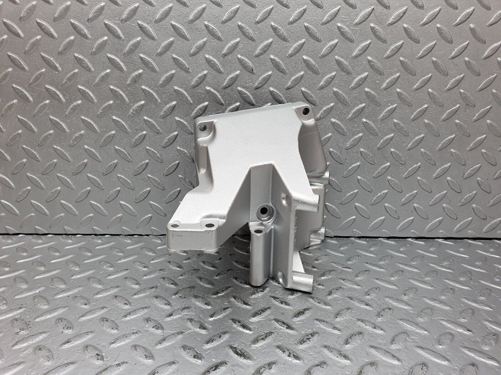 41213 Mercedes-Benz W126 300SE Power Steering Pump Bracket 1264660641