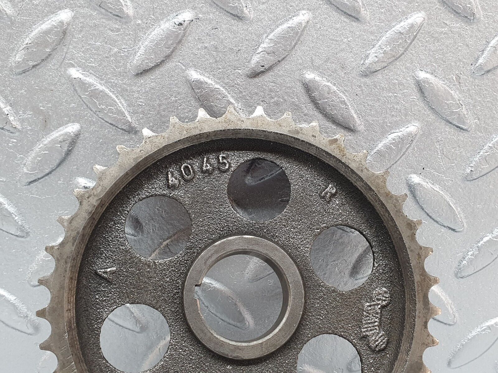 40872 Mercedes-Benz W123 240D Camshaft Timing Gear