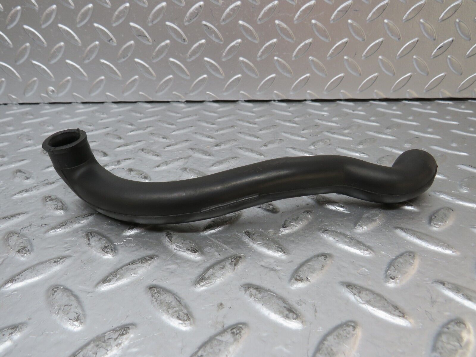 26318 Mercedes-Benz W116 450SE Air Intake Breather Hose 1160940482