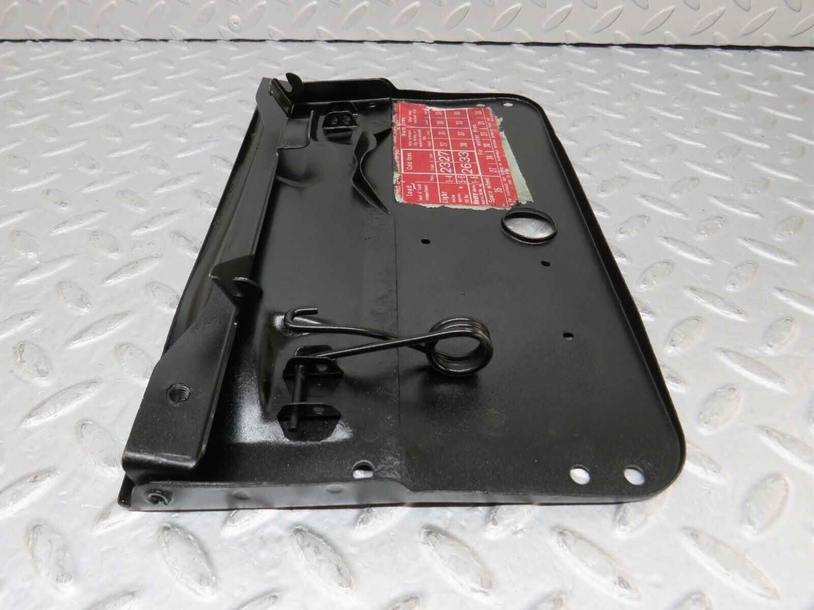 35872 Mercedes-Benz W108 Fuel Tank Flap Cap