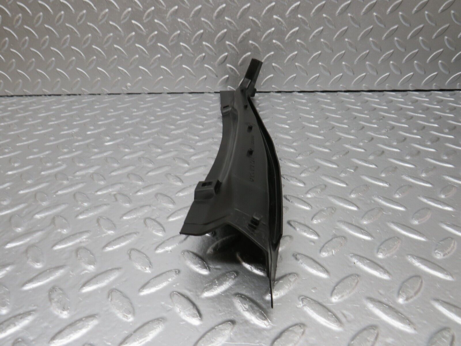 33979 Mercedes-Benz W124 260E Water Drain 1246283707 1246202667