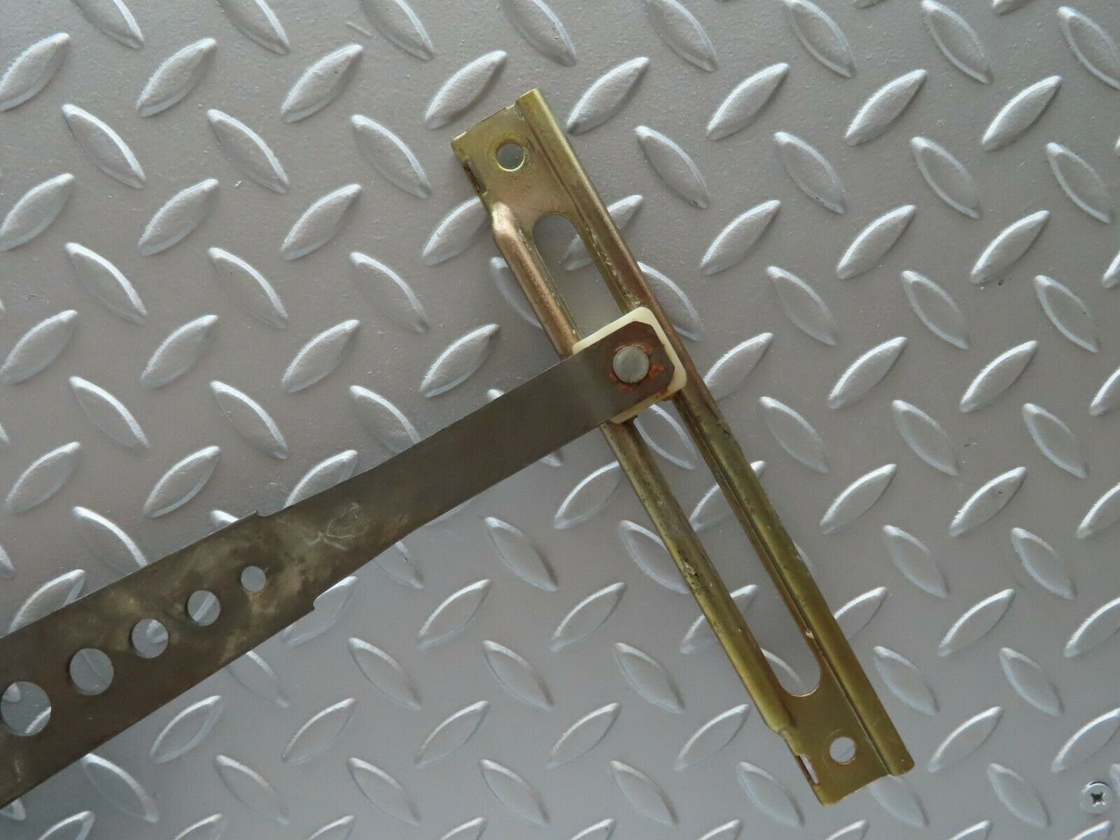 4481 Mercedes-Benz W123 230E Rear Right Manual Window Regulator 1237302046