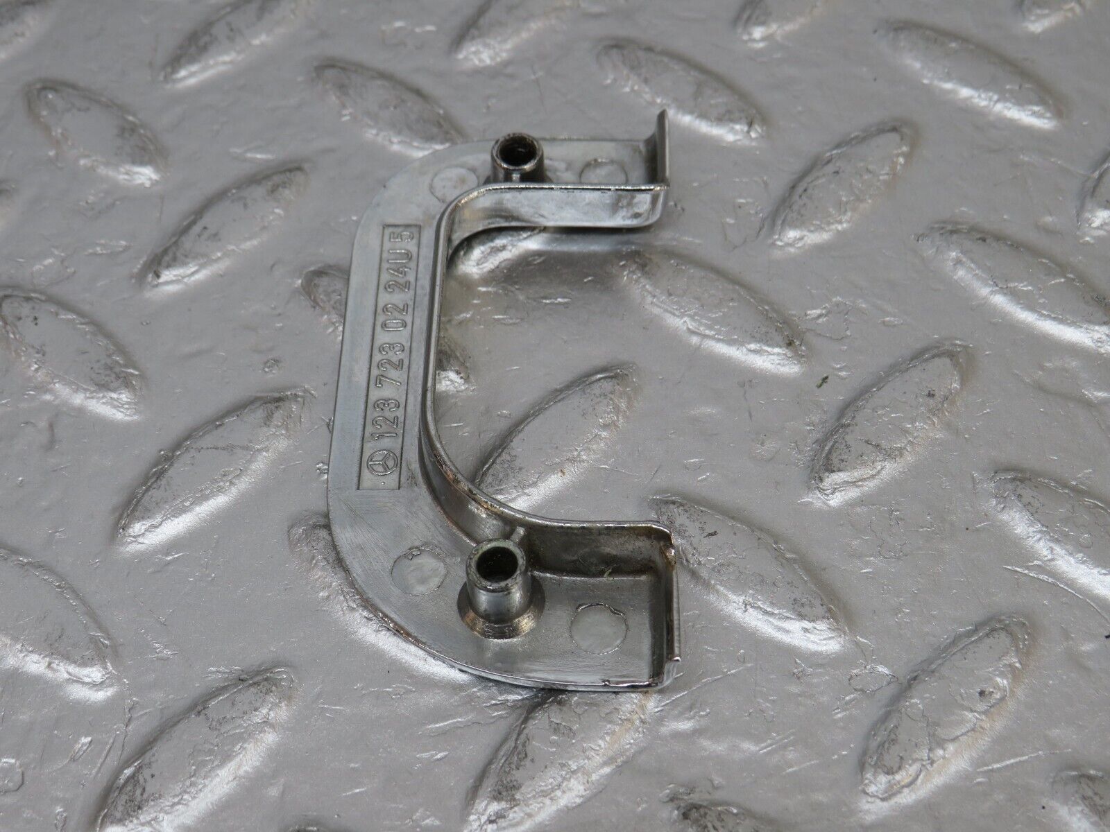 34315 Mercedes-Benz C126 380SEC Right Interior Chrome Door Latch 1237230224