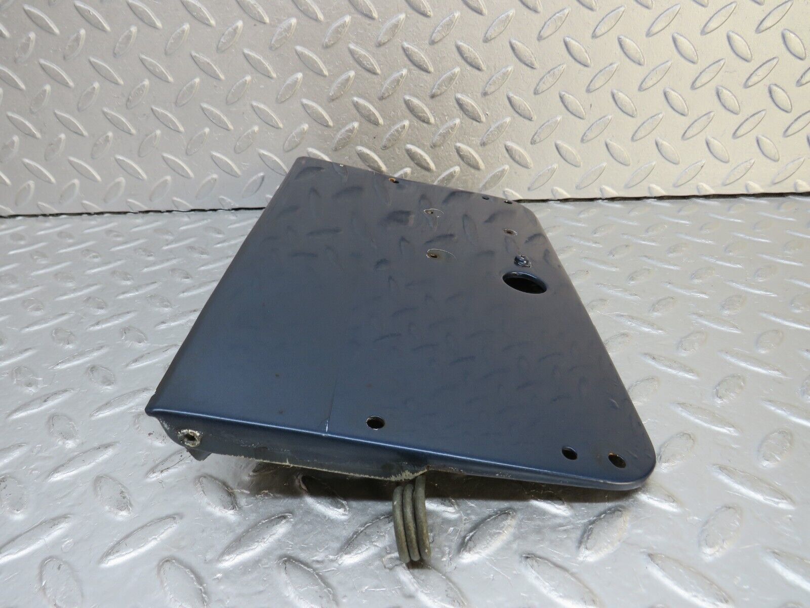 37594 Mercedes-Benz W109 300SEL Fuel Tank Flap Cap 1095840839