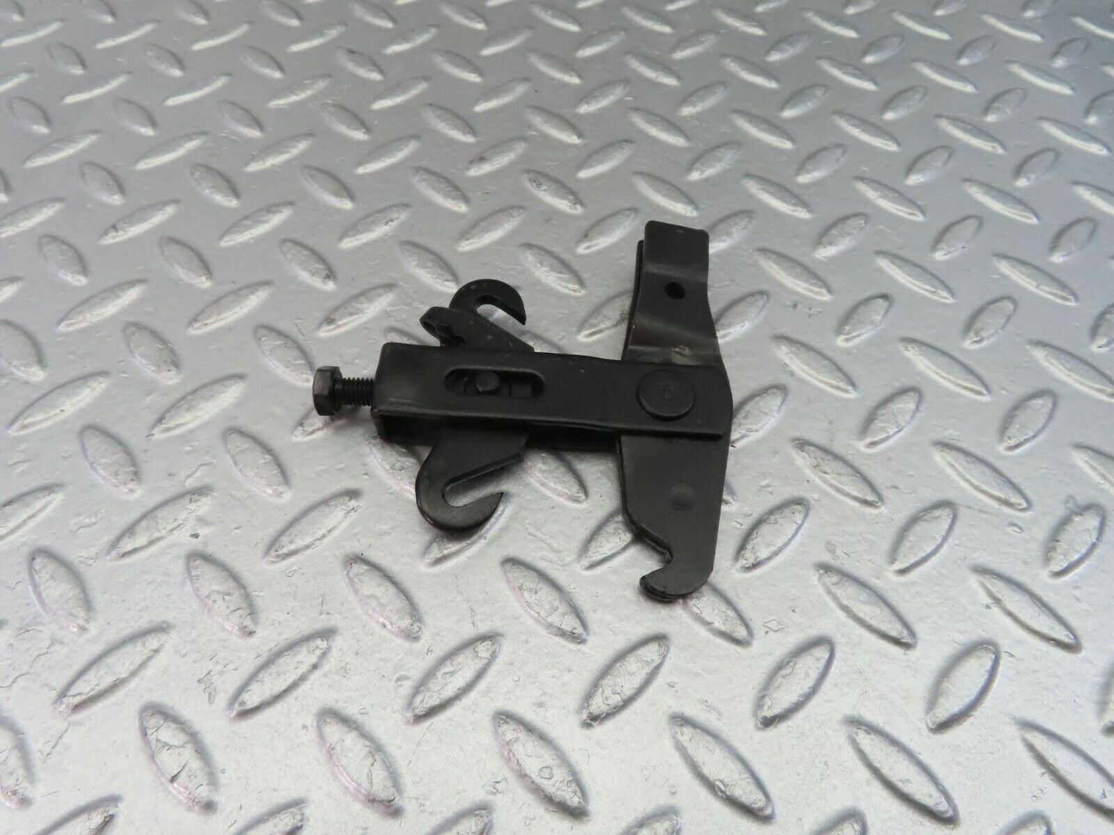 10579 Mercedes-Benz W201 190E Handbrake Adjusting Handbrake Regulator