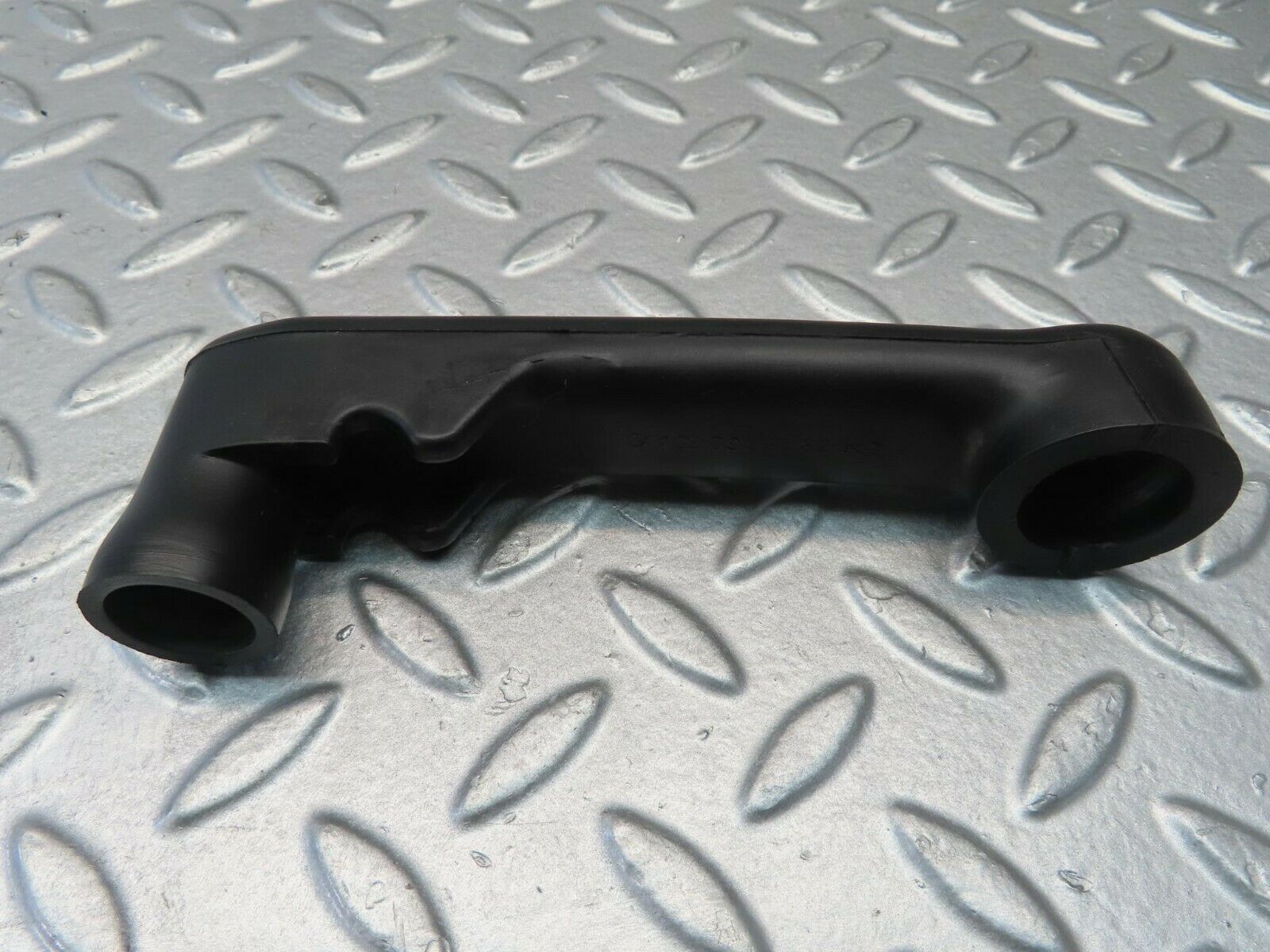 11450 Mercedes-Benz C123 230CE Coupe Crankcase Breather Pipe 1020942682