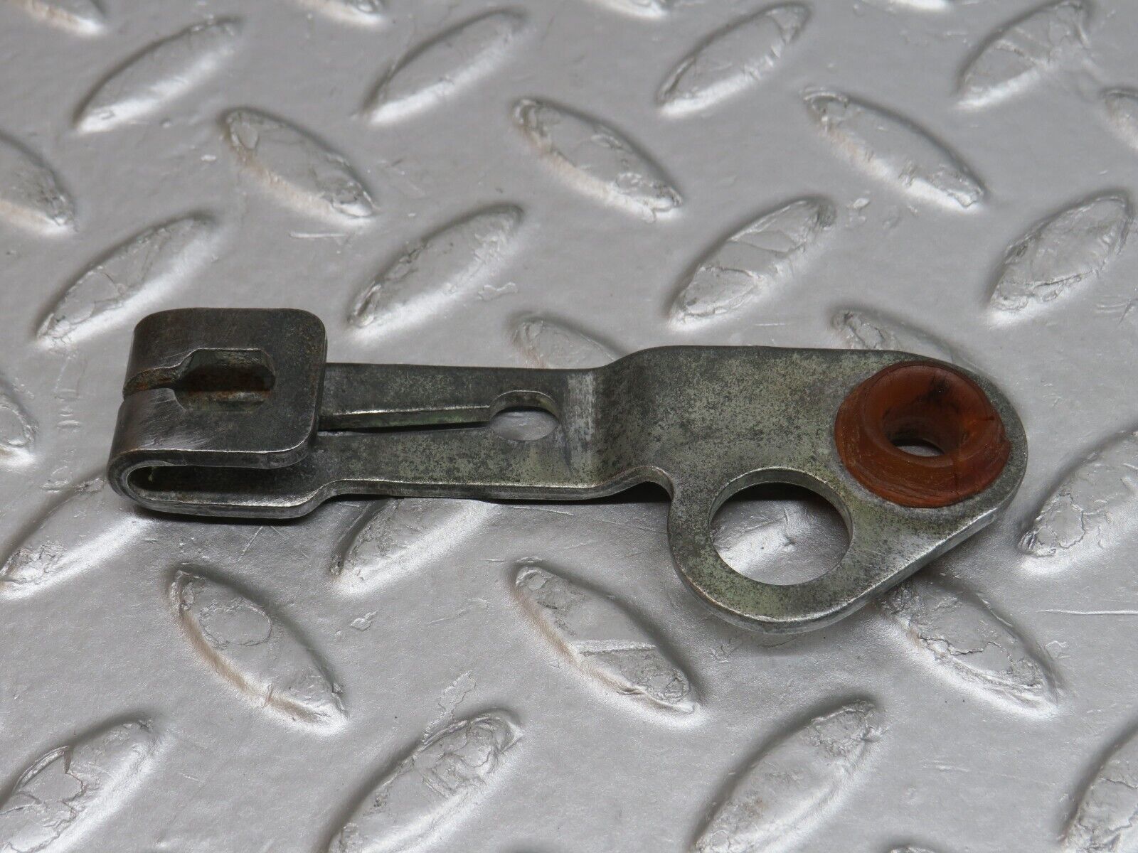 38113 Mercedes-Benz A124 320E Cabriolet Automatic Gearbox Linkage Bracket