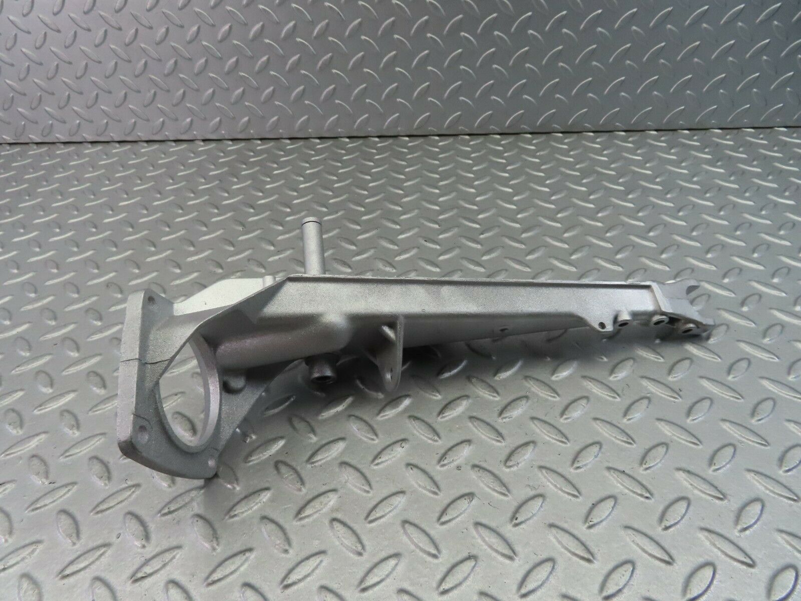 7991 Mercedes-Benz W115 220D Brake Pedal Bracket 1152940701