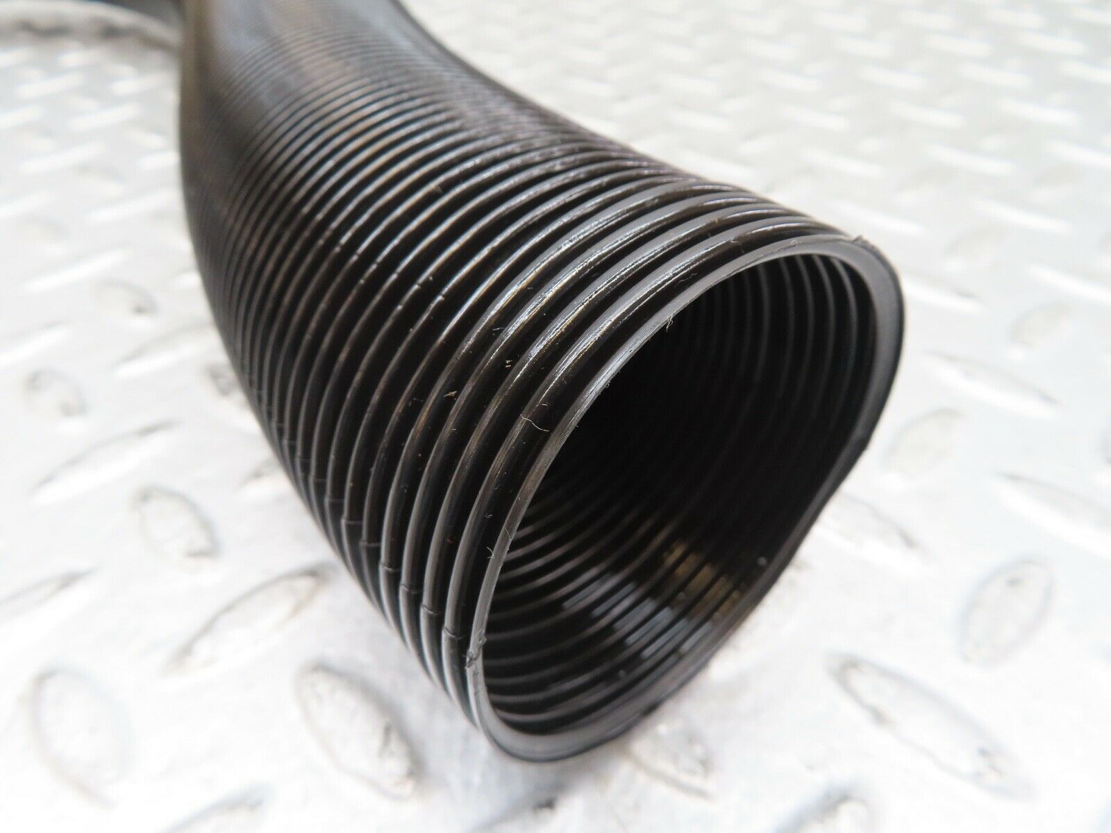 16831 Mercedes-Benz C123 280CE Coupe Dash Air Vent Pipe