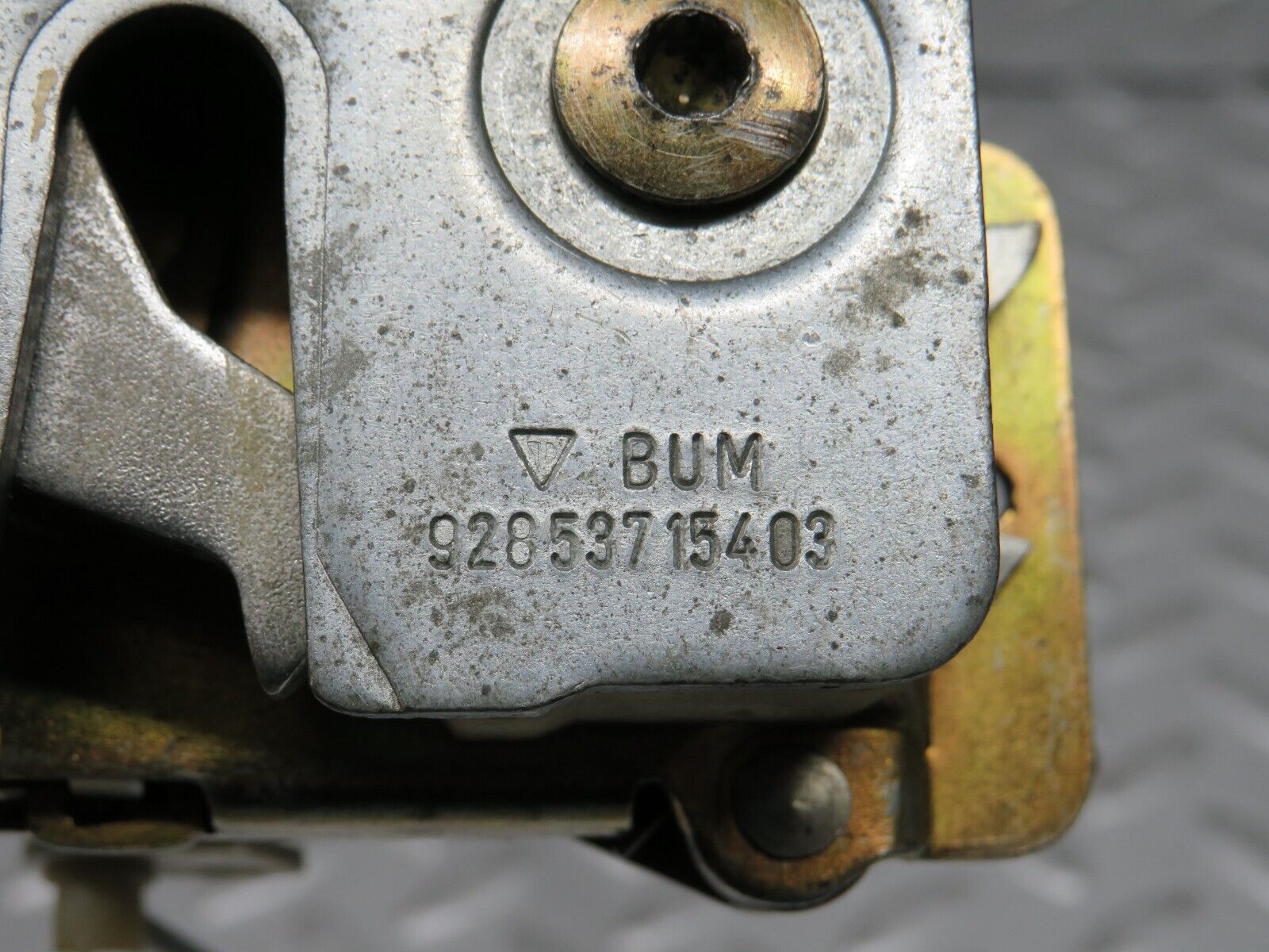 30102 Porsche 924 Right Door Lock Mechanism 92853705405 92853715403