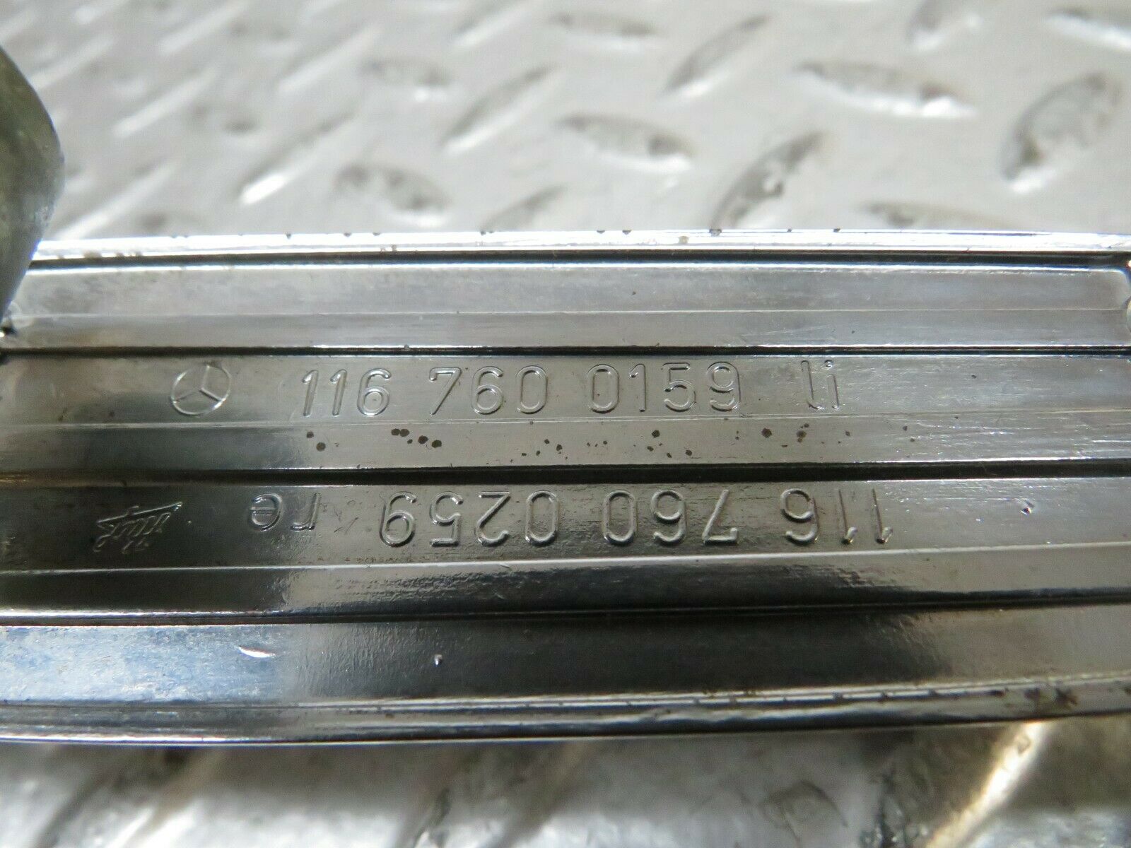 23721 Mercedes-Benz W116 350E Front Left Exterior Door Handle Key 1167600159