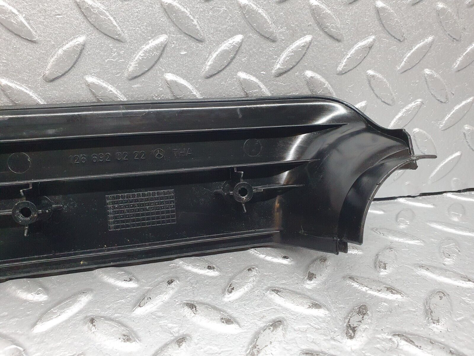 41115 Mercedes-Benz W126 300SE B Pillar Bottom Cover Right 1266920222