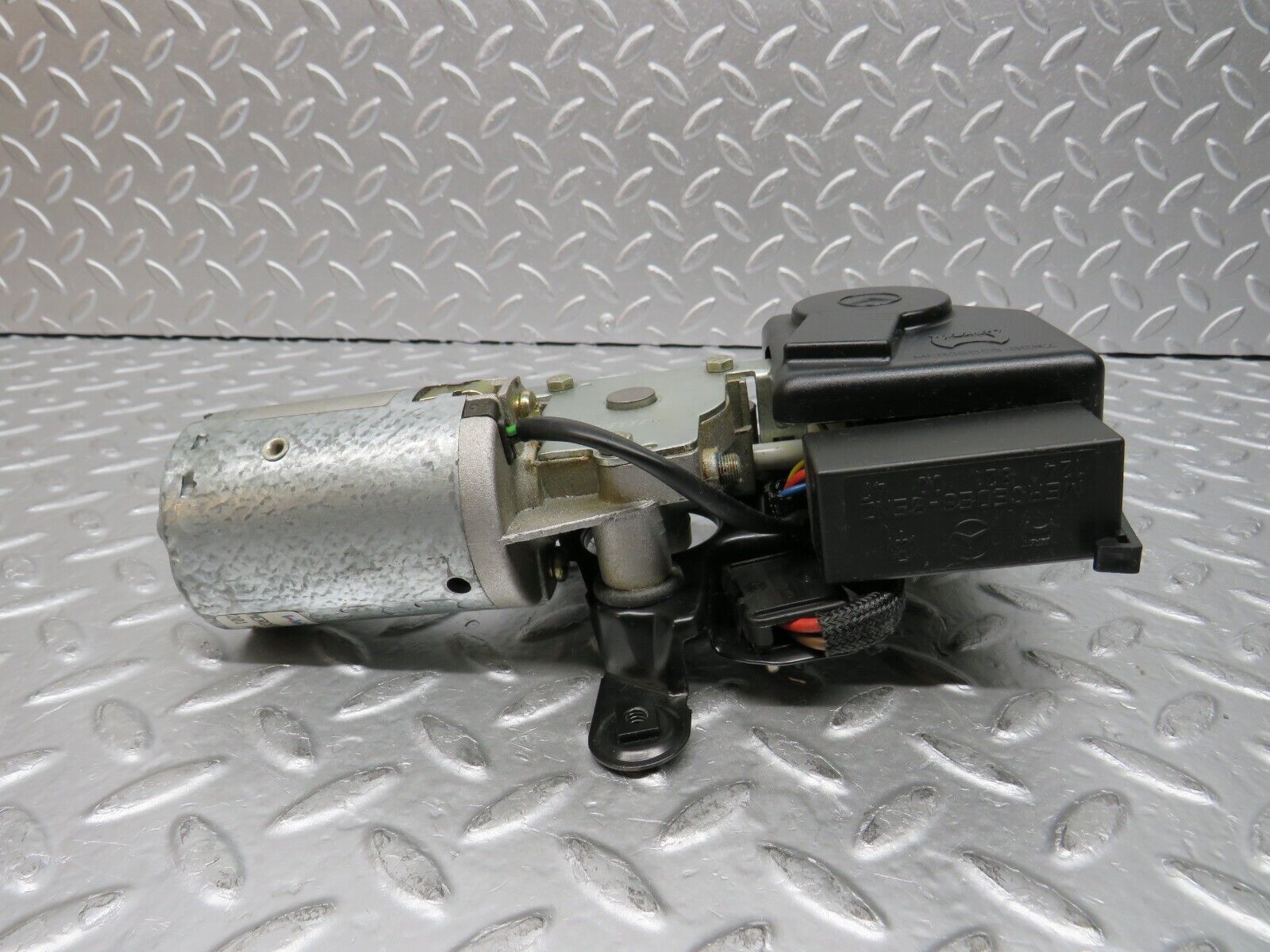 31682 Mercedes-Benz W201 190LE 1.8L Sunroof Motor Webasto With Relay 2017800107 1248210047