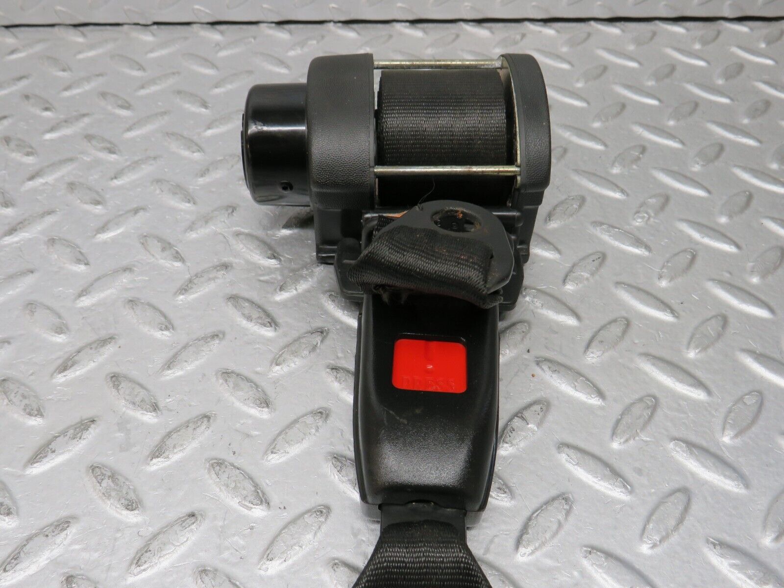 37404 Mercedes-Benz W109 300SEL Rear Seat Belt Set With Buckles