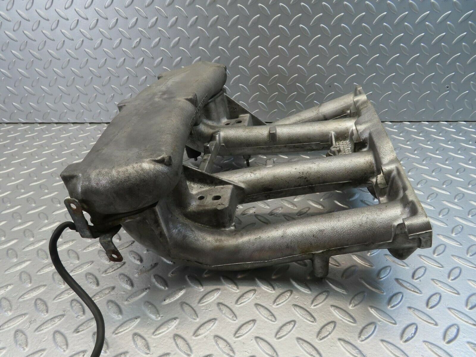 10943 Mercedes-Benz W201 190E Intake Manifold 1021413501
