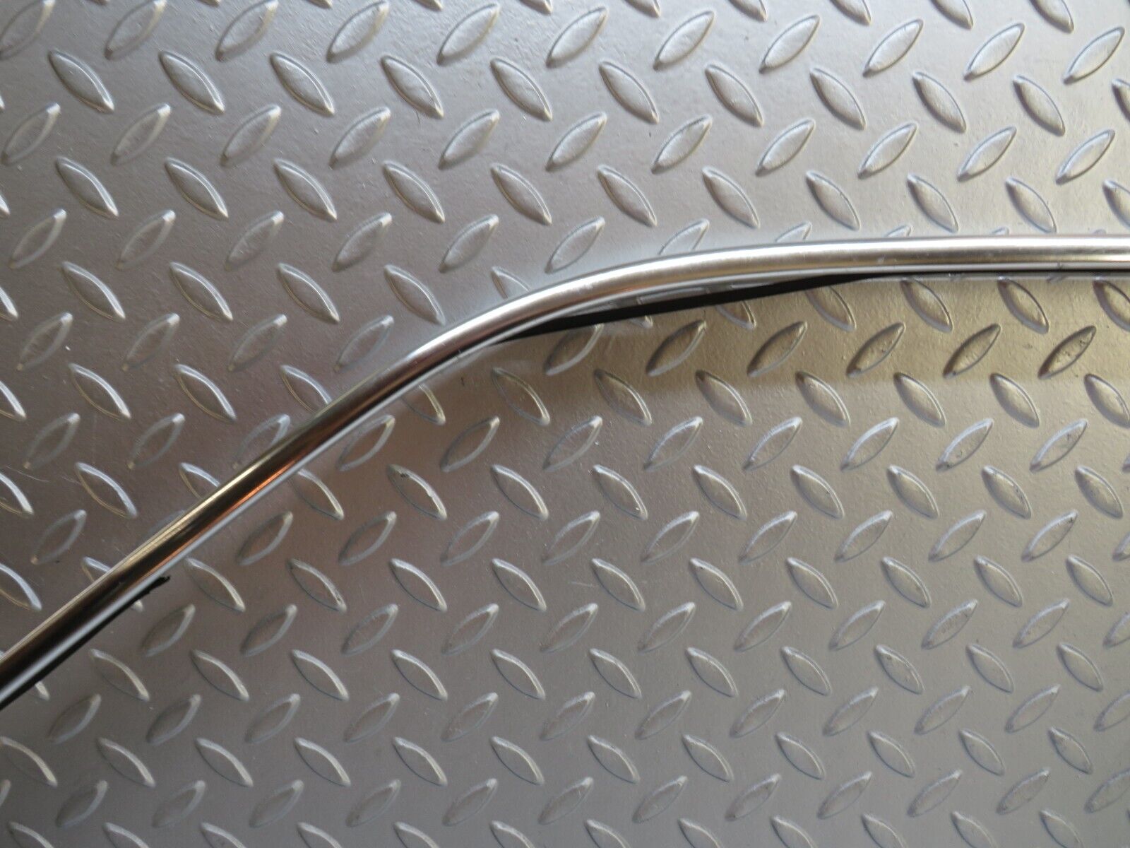 37027 Mercedes-Benz C126 420SEC Coupe Roof Chrome Trim Left Side