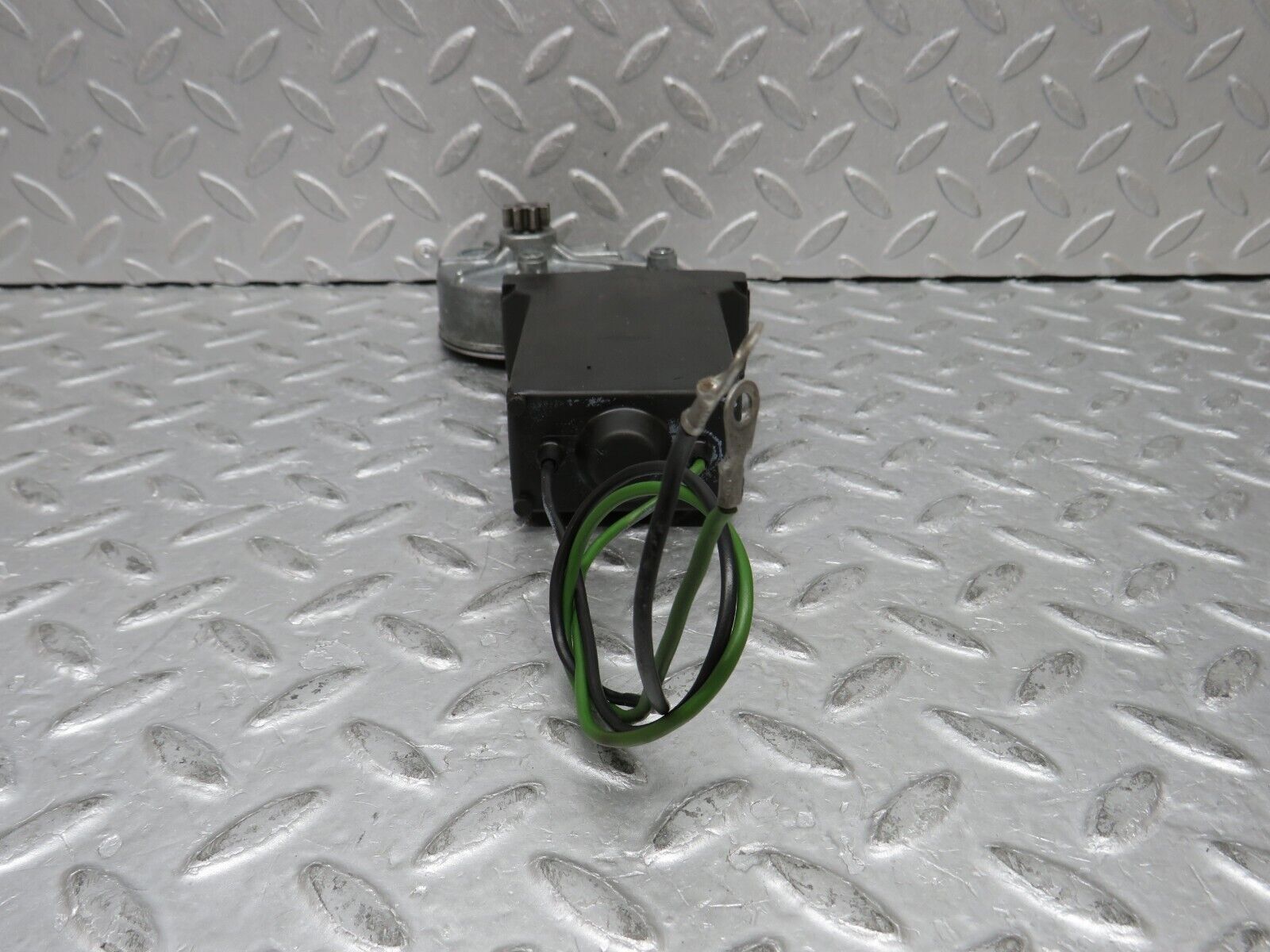 37420 Mercedes-Benz W109 300SEL Rear Left Window Regulator Motor Bosch 0132001101