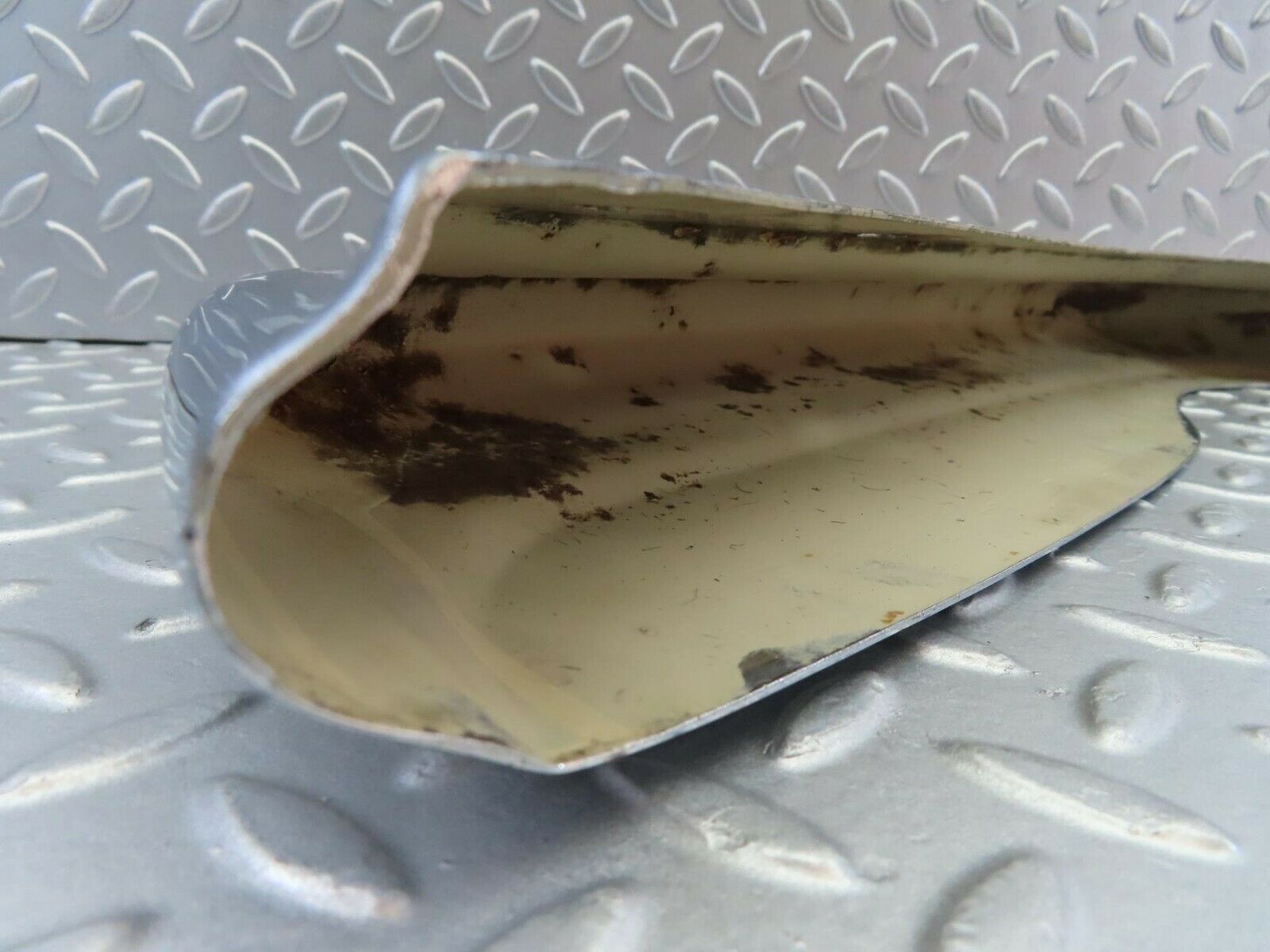 10615 Mercedes-Benz W108 Front Left Upper Bumper Corner